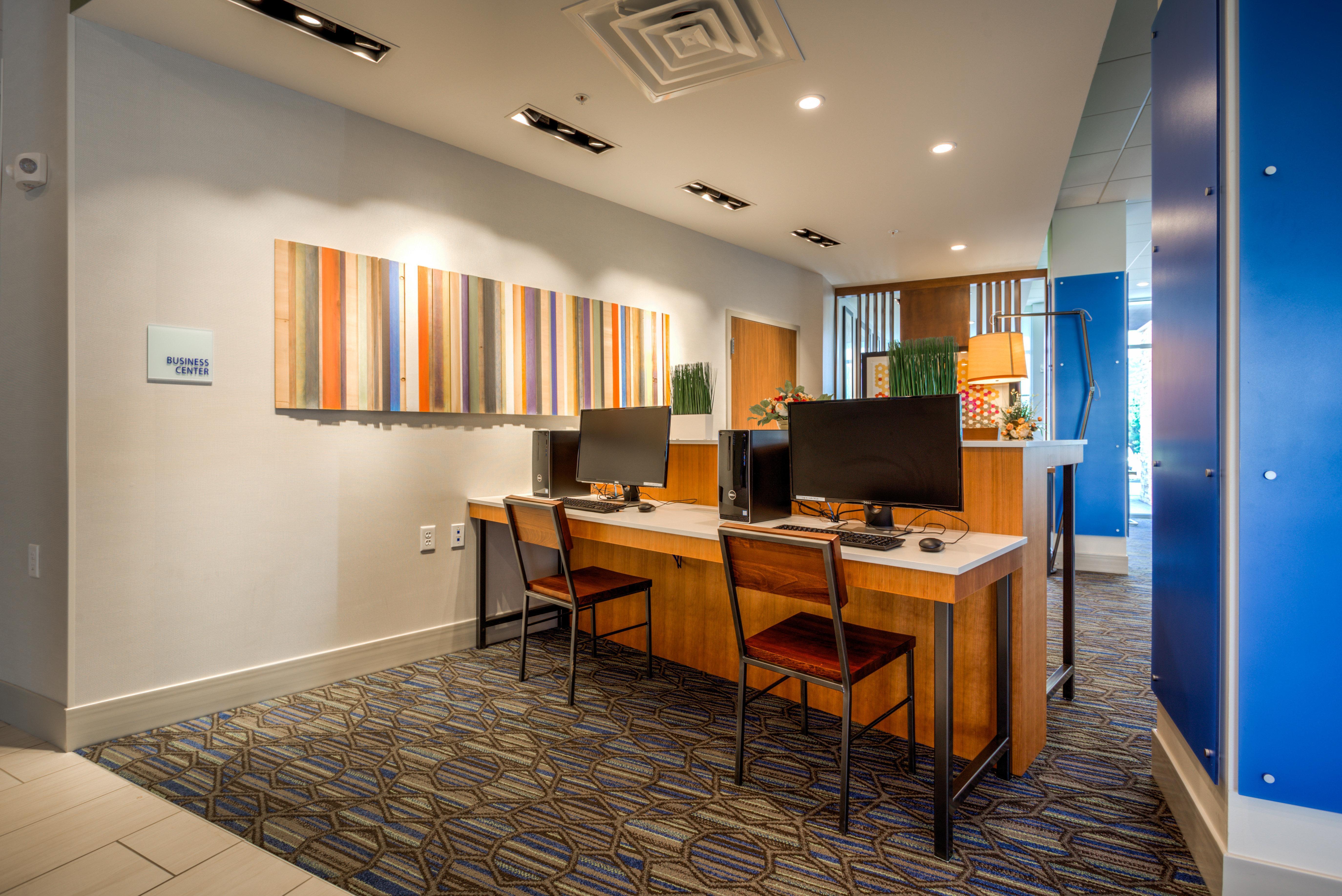 Holiday Inn Express & Suites Reedsville - State Coll Area, An Ihg Hotel ภายนอก รูปภาพ