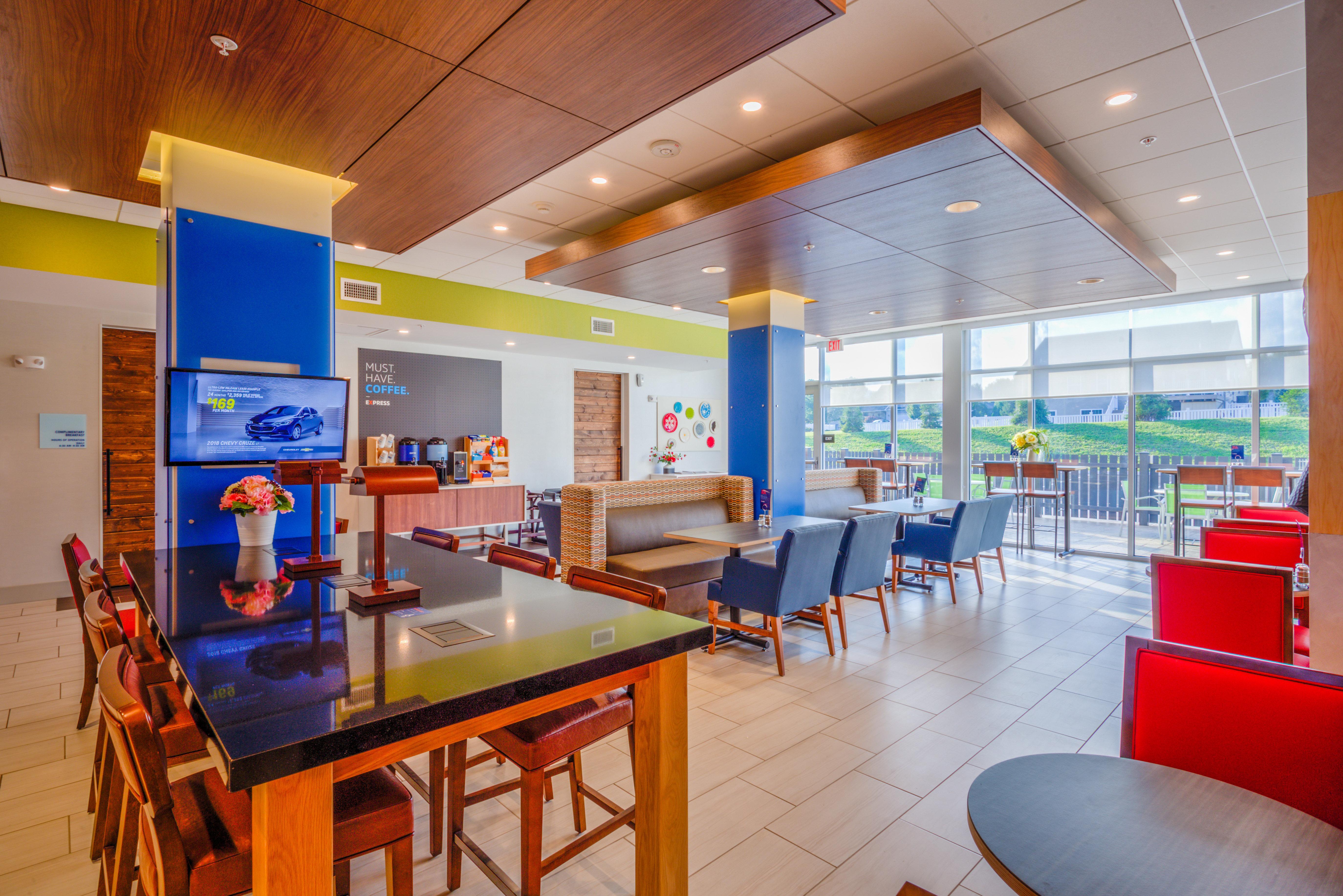 Holiday Inn Express & Suites Reedsville - State Coll Area, An Ihg Hotel ภายนอก รูปภาพ