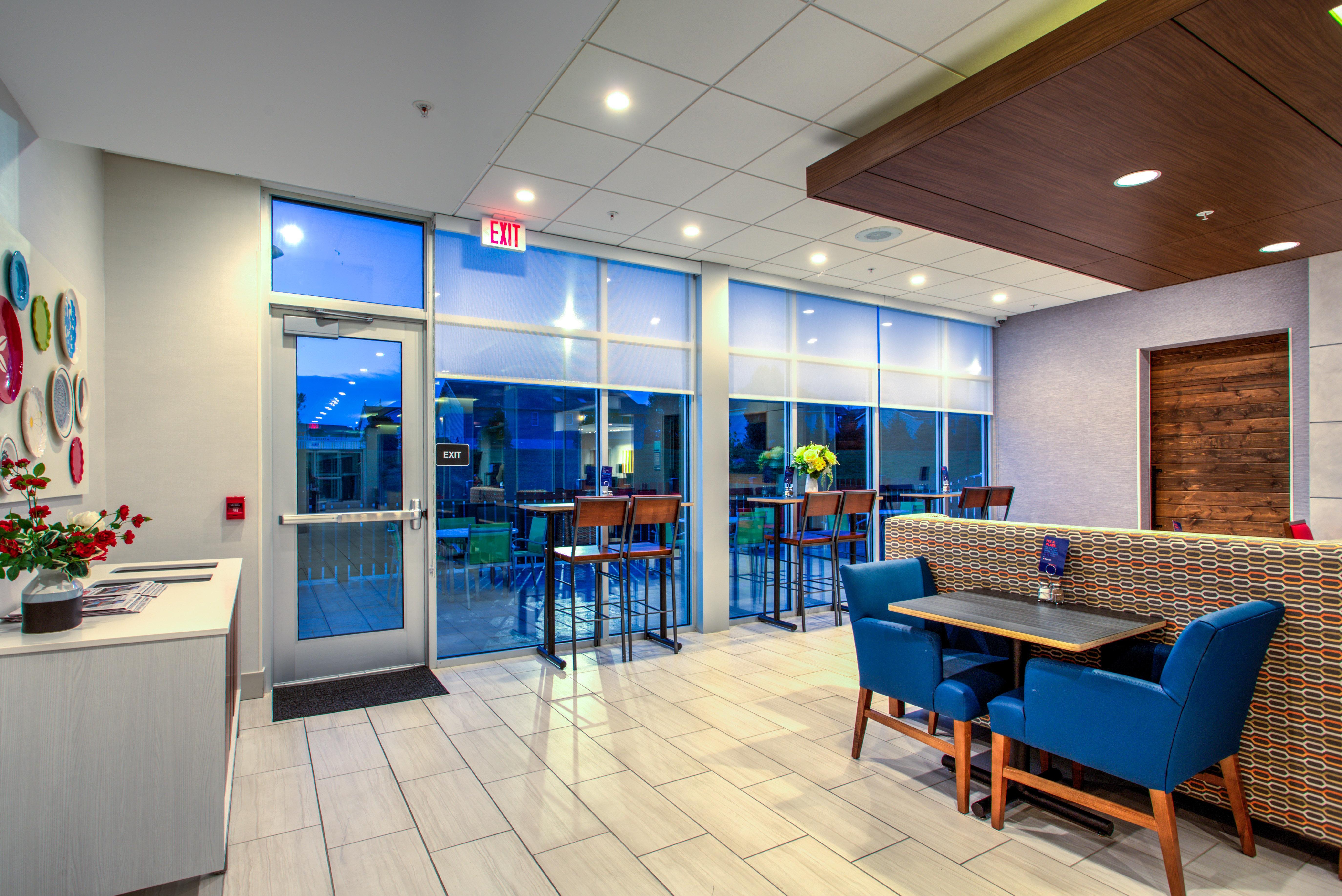 Holiday Inn Express & Suites Reedsville - State Coll Area, An Ihg Hotel ภายนอก รูปภาพ